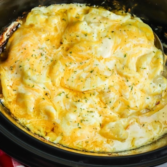 Cheesy Crockpot Au Gratin Potatoes