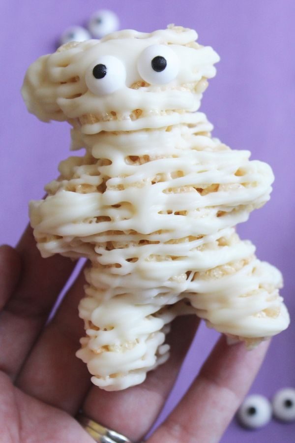 Halloween Rice Krispie Treats Beary Mummies