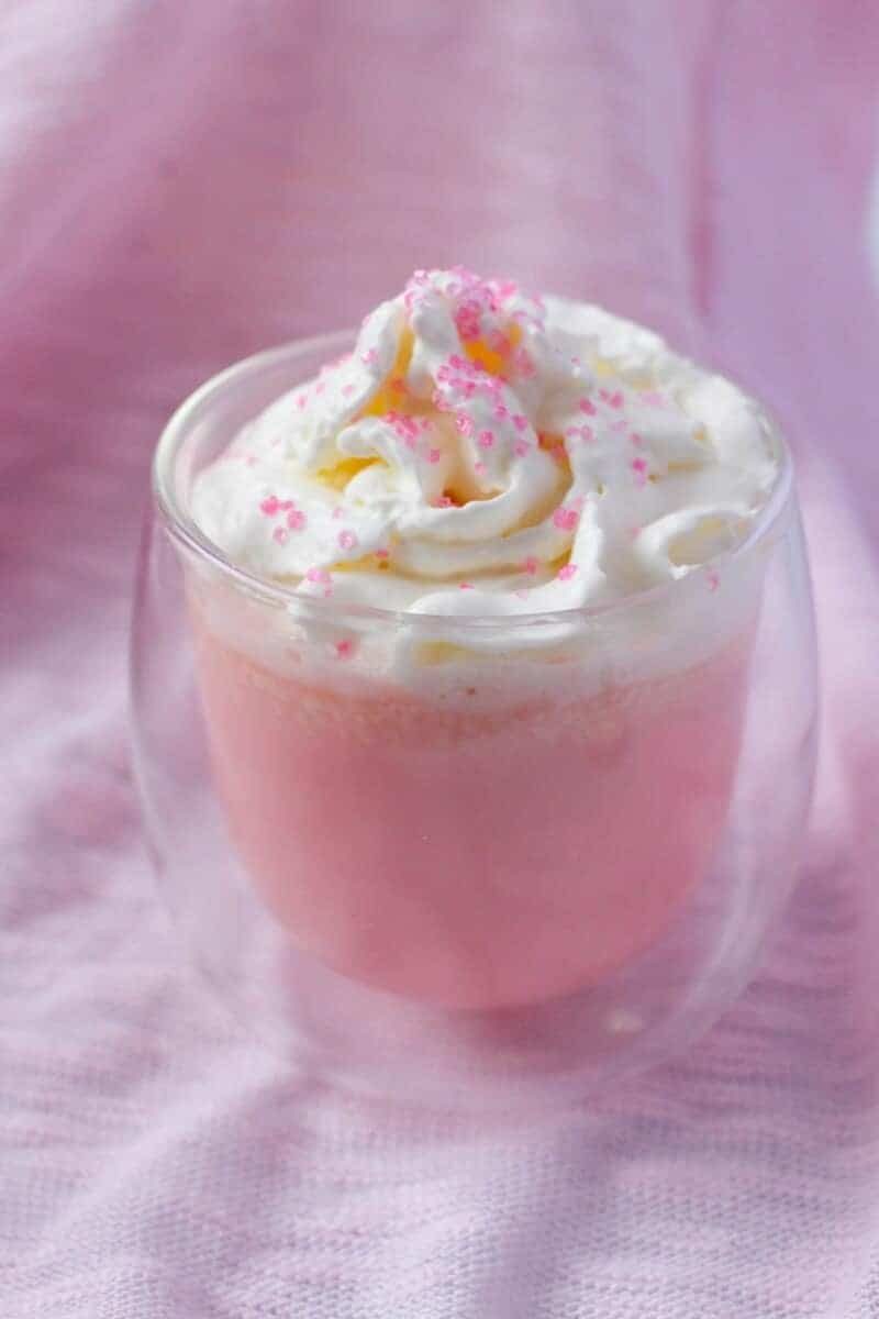 15+ Red Velvet Desserts & Drinks