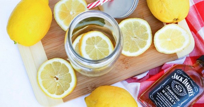 15 Whiskey Mixed Drinks Everyone Needs To Try!