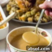 How To Make Turkey Gravy (Homemade Turkey Gravy Recipe) for Thanksgiving