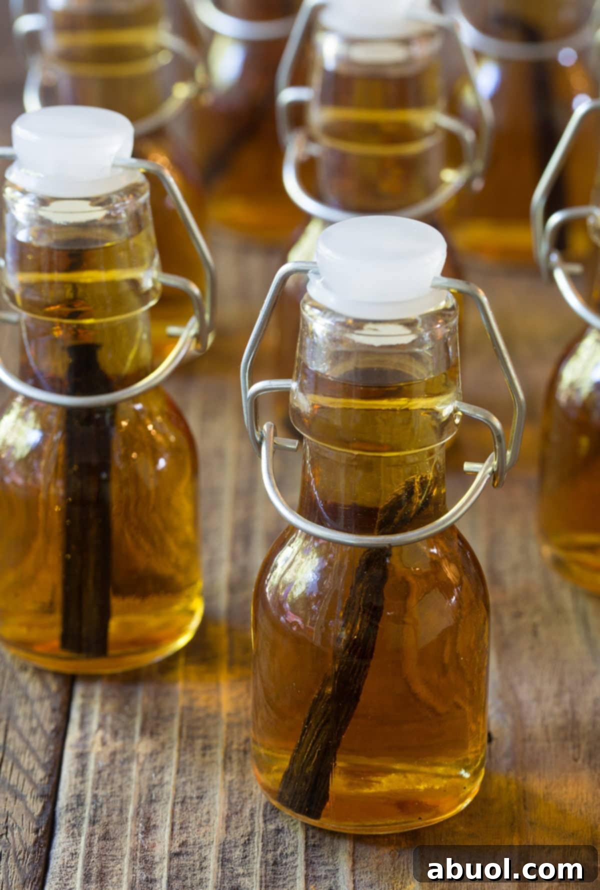 How To Make Bourbon Vanilla Extract Recipe #ASpicyPerspective #giftideas #ediblegifts