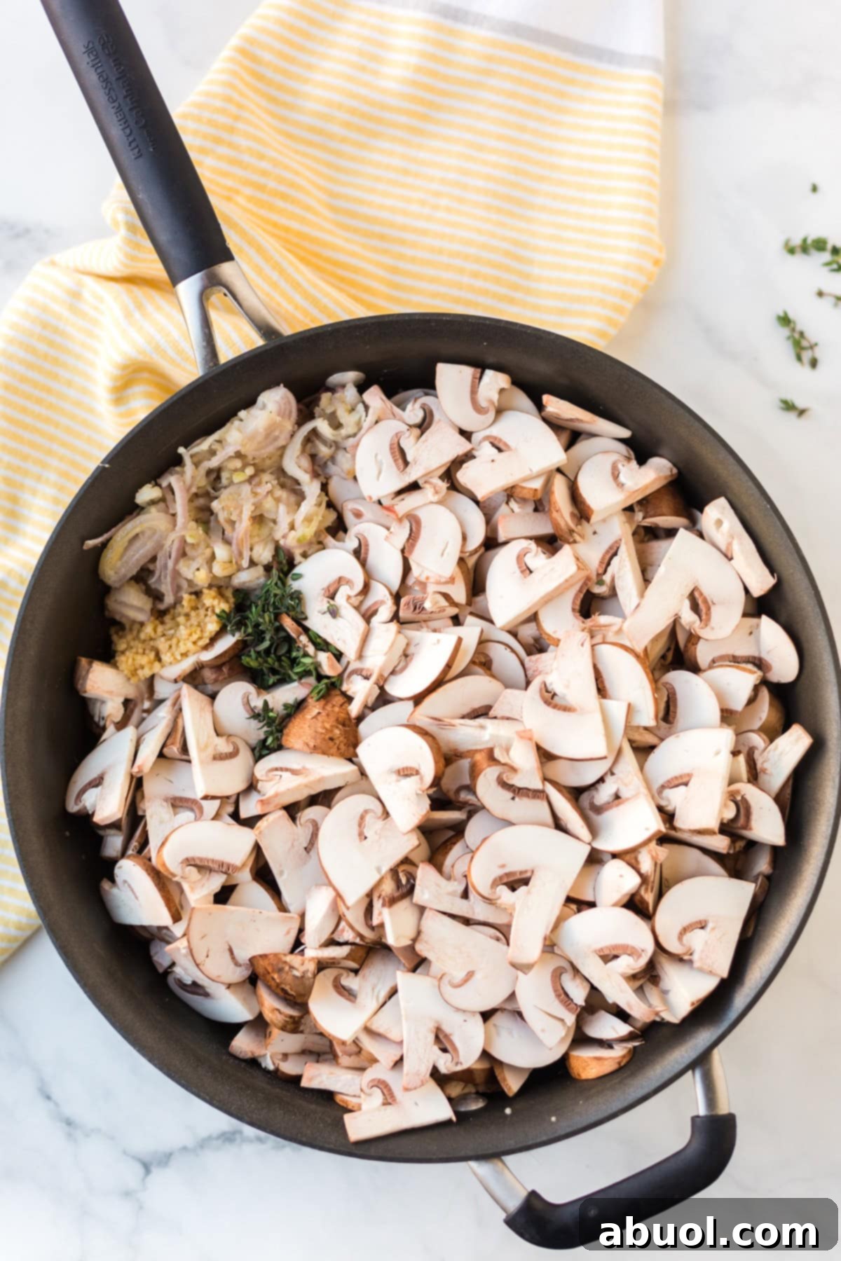 Quick Creamy Beef Stroganoff and Buttered Noodles 5 Instructions on how to make Easy Beef Stroganoff with Butter Noodles in a skillet.
